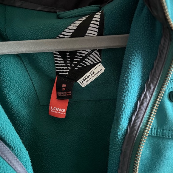 Volcom Snowboarding Jacket - Picture 2 of 3